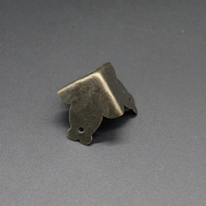 The corners are triple 5 pc, Overhead metal corner 30x30 mm, Decorative corner, Bronze Corner protector