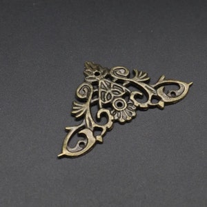 4 pcs metal book corners protectors for scrapbooking, brass frame corners for home renovations, antiqued corners for book decor, 46x46 mm