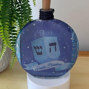 Handmade Hanukkah Gift, Jewish Lighted Jar,  Happy Hanukkah Décor,  Dreidel Design Bottle, Unique Hanukkah Gift, Winter Decor, Lighted Jar