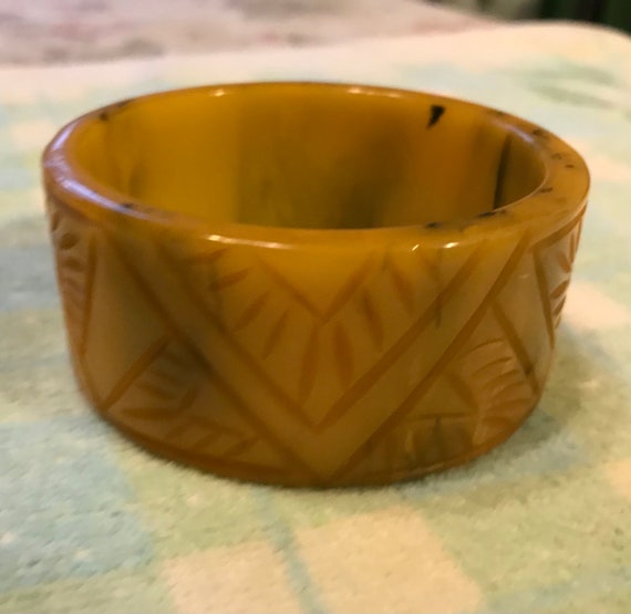 Vintage Carved Ink Spot Bakelite Bangle Bracelet - image 7