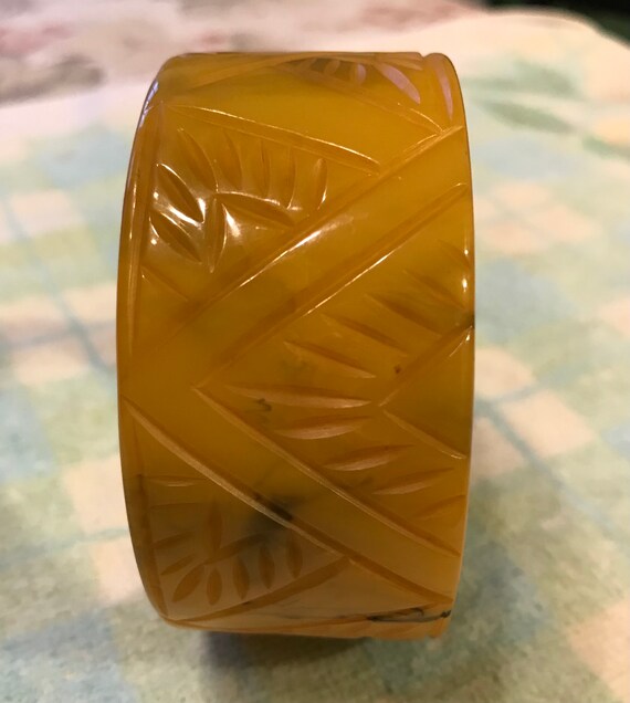 Vintage Carved Ink Spot Bakelite Bangle Bracelet - image 4