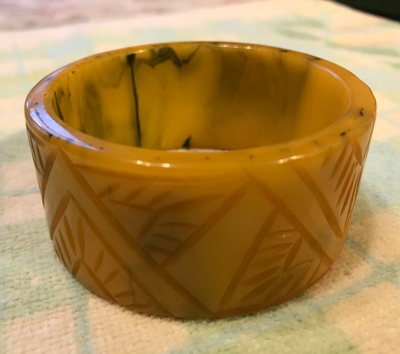 Vintage Carved Ink Spot Bakelite Bangle Bracelet - image 6