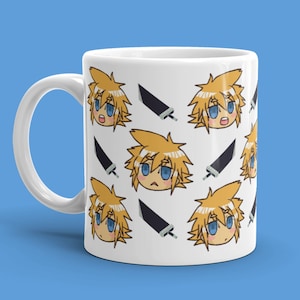 Könnte beinhalten: Weiße Keramiktasse mit einem sich wiederholenden Muster eines Comic-Charakters mit gelben Haaren und blauen Augen und einem schwarzen Schwert.