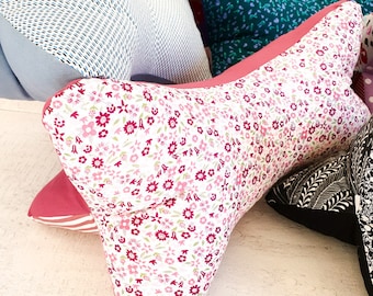 Reading Bone Pillow DIY Packs | Neck Pillow Sewing Kit | Leseknochen Nähset | Gift Idea to Sew | Floral Stars Blues Pink Patterned Fabrics |