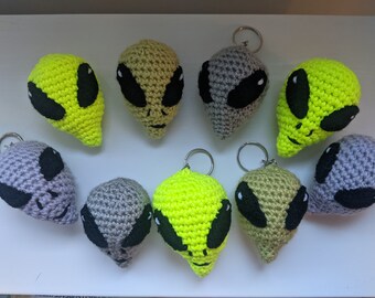 Alien Keyring, Alien Gift, Alien Lover, Alien Keychain, Alien Believer Gift, Amigurimi Alien Head Plush, Glow in the Dark crochet