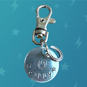 Personalised Horse Bridle Charm – Custom Name Tag with Horseshoe – Equestrian Gift for Pony Lovers