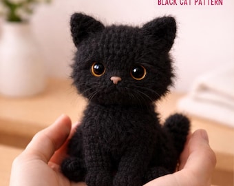 Padrão de crochê para o gatinho preto Fluffball - Padrão de pelúcia fofinho de gatinho preto, padrão digital para download em PDF de um lindo gatinho preto em crochê.