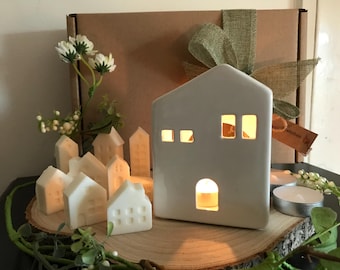 Scandi Style House Wax Burner and Village Melts Gift Set