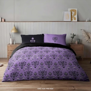 May include: Purple and black bedding set featuring a repeating pattern of a haunted mansion. The set includes a duvet cover and two pillowcases. The duvet cover has a repeating pattern of a haunted mansion with a ghostly face. The pillowcases are black with a single haunted mansion design.