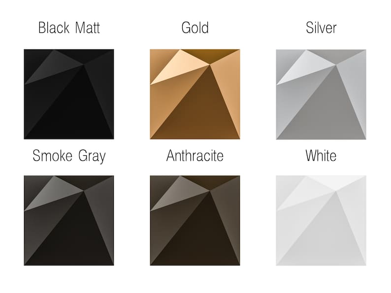 Op de afbeelding: Een raster van zes vierkante tegels met een geometrische, gefacetteerde, piramideachtige oppervlaktestructuur. De kleuren zijn gelabeld als Black Matt, Gold, Silver, Smoke Gray, Anthracite en White, elk met een eigen metallic of matte afwerking.