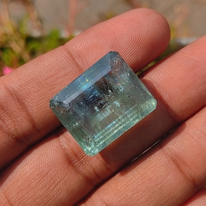 AQUAMARINE - Rainbow Aura Effect - Faceted gemstone - Natural Blue Aquamarine Crystal - Aquamarine Crystal Gemstone for jewellery making
