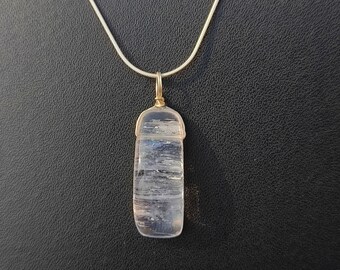 CIONDOLO KUNZITE - Ciondolo in filo d'argento con cristallo di kunzite naturale - Gioielli fatti a mano, vendita all'ingrosso di ciondoli in filo d'argento con kunzite rosa naturale