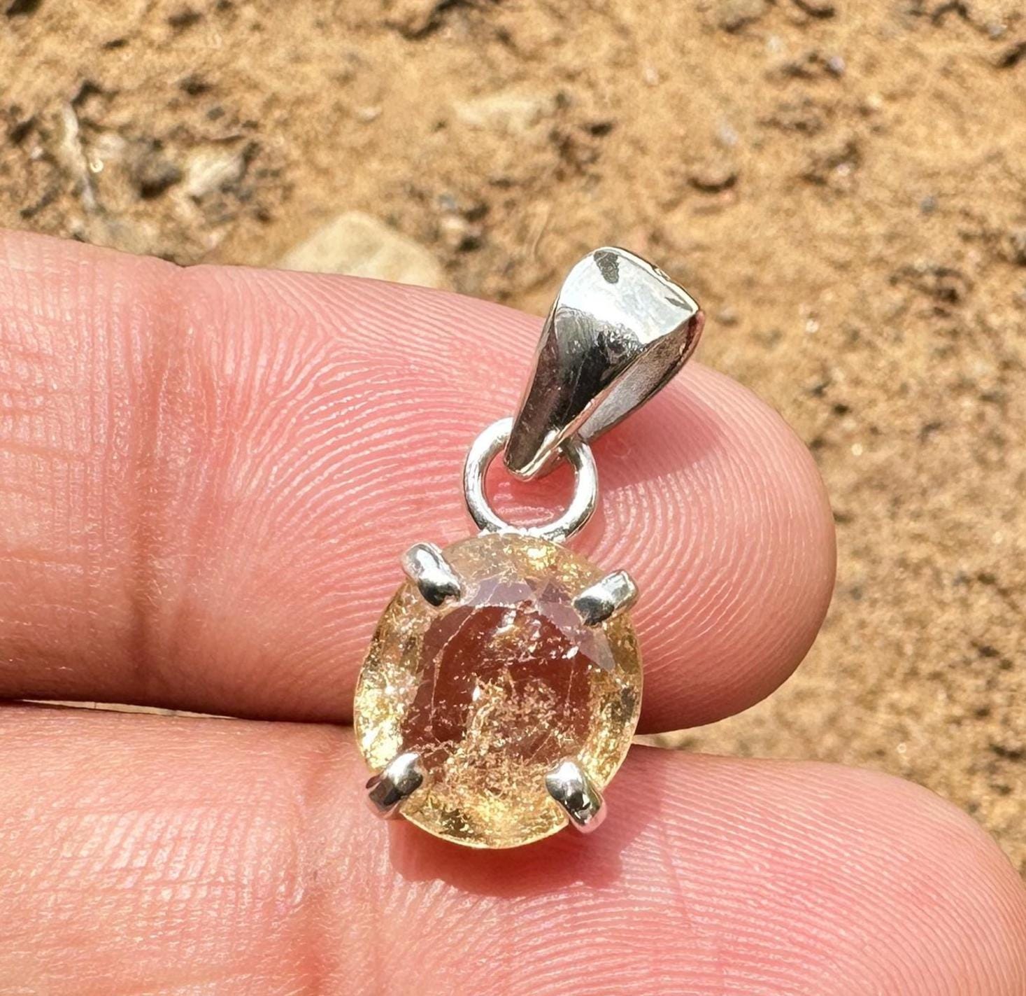 Pendentif En Grenat Hessonite Et Argent 925 - Pierre Rectangulaire Rouge (2,1 Grammes) - Occasion Porté