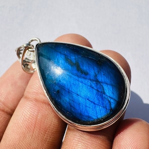 Stunning.! Blue Labradorite Pendant - Natural Blue Labradorite Pendant - Gift Jewelry - Healing Crystal - 925 Sterling Silver - Labradorite