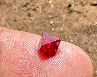Blood Spinel.! Pigeon Red Spinel raw - Burmese red Spinel stone - Healing crystal - Jewelry making - Rare Natural Burmese spinel raw