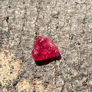 Amazing.! Pigeon Red Spinel raw - Burmese red Spinel stone - Healing crystal - Jewelry making - Rare Natural Burmese spinel raw