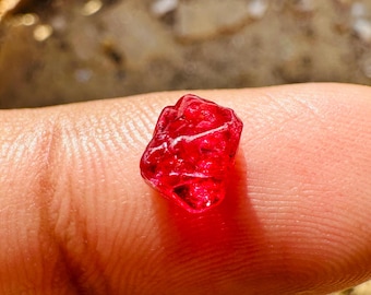 Blood Spinel.! Pigeon Red Spinel raw - Burmese red Spinel stone - Healing crystal - Jewelry making - Rare Natural Burmese spinel raw