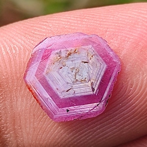 Amazing..! Hexagon Ruby - Natural Ruby stone - Flashy ruby Raw crystal - Ruby with Flashy Hexagonal pattern - Rare Ruby cabochon