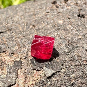 Amazing.! Pigeon Red Spinel raw - Burmese red Spinel stone - Healing crystal - Jewelry making - Rare Natural Burmese spinel raw