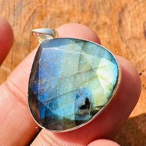 Beautiful.! Fire Blue Labradorite Pendant - Natural Blue Labradorite faceted Pendant - Gift jewelry - Healing Crystal - Labradorite