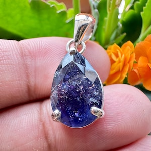 Iolith Sonnenstein Anhänger.! Natürlicher Auffälliger Iolith Sonnenstein Anhänger - Geschenk Schmuck - Blauer Iolith Sonnenstein Anhänger - Heilender Kristall - Iolith