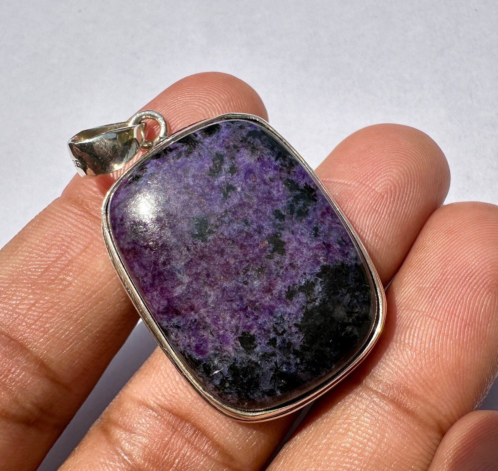 紫チャロアイト ペンダント　超激レア!! 綺麗な濃い紫色 素晴らしい！チャロアイトペンダント - パープルチャロアイトストーン