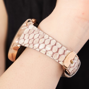 Personalisiertes Armband für Frauen in Beige, Vivoactive, Epix, Forerunner, Venu, Fenix, 7, 6, 5, S, Rey, Viwomove