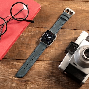 本物のブルーレザー Apple Watch バンド、38 mm、40 mm、41 mm、42 mm、44 mm、45 mm、パーソナライズ