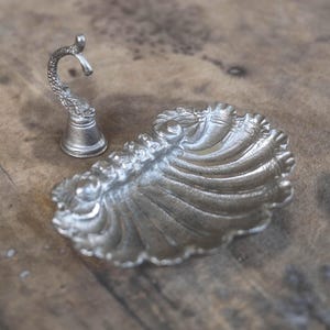 Scalloped offering bowl Shell trinket dish  Vintage seashell altar decor Jewelry rings soap holder Eclectic interior Spiritual witchy gift