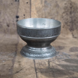 Zinn Altarschale - Heilige Darbietung Ritualschale - Salbei Wischschale - Reich verzierte Schmuckschale mit Fuß - Spirituelles Geschenk