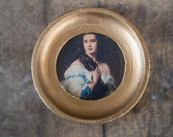 Small round picture frame Vintage gold photo frame