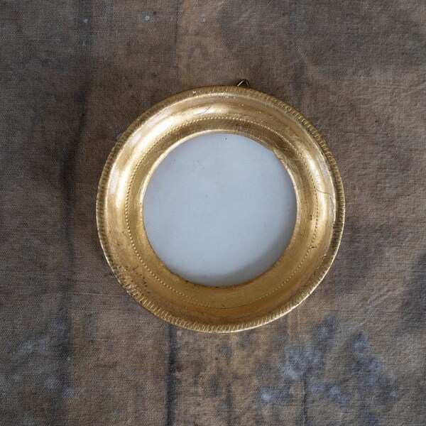 Small round picture frame Vintage gold photo frame