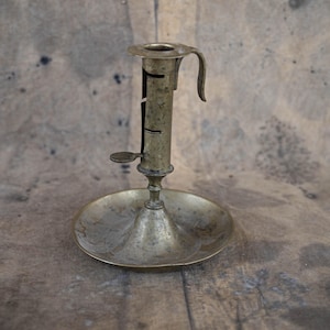 Antique chamberstick holder - Brass chamber candle holder with handle - Victorian portable candlestick