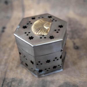 Himmlische Messingdose Räuchergefäß Sonne, Sterne und Mond Schmuckdose Vintage Deckeldose