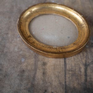 Oval gold wall picture frame - Vintage gilded wool photo holder - Italien florentine decor image 9