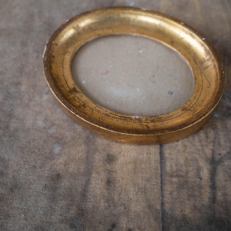 Oval gold wall picture frame - Vintage gilded wool photo holder - Italien florentine decor image 9