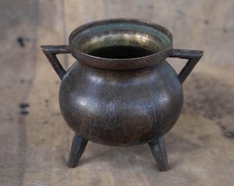 Small witches cauldron three leg - Antique footed bronze pot - Ritual offering bowl - Ancient rustic altar decor - Spiritual witchy gift