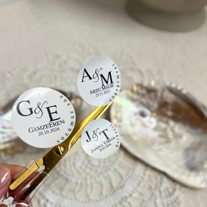 Personalisierte runde Etiketten für Gastgeschenke - SELBSTKLEBEND  - JGA Taufe Hochzeit Verlobung diy Trauung
