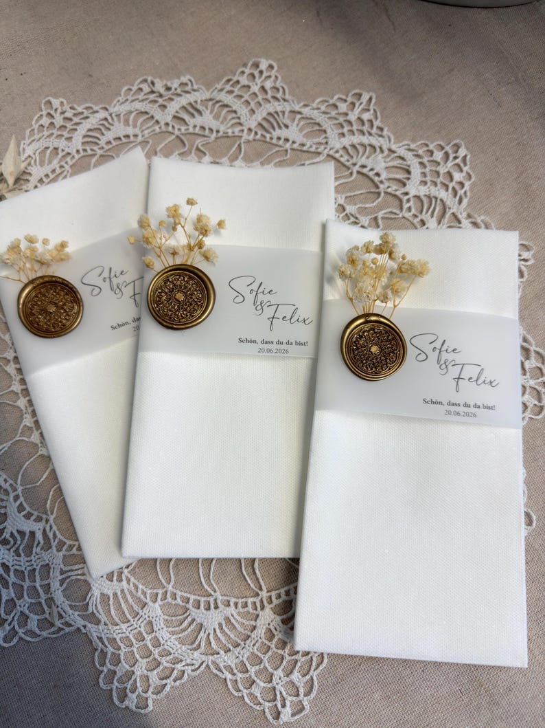 Personalized napkins decorated with baby's breath | Wedding | Christening | Bachelorette Party | Engagement | Civil Ceremony | Birthday | Bride-to-be image 2