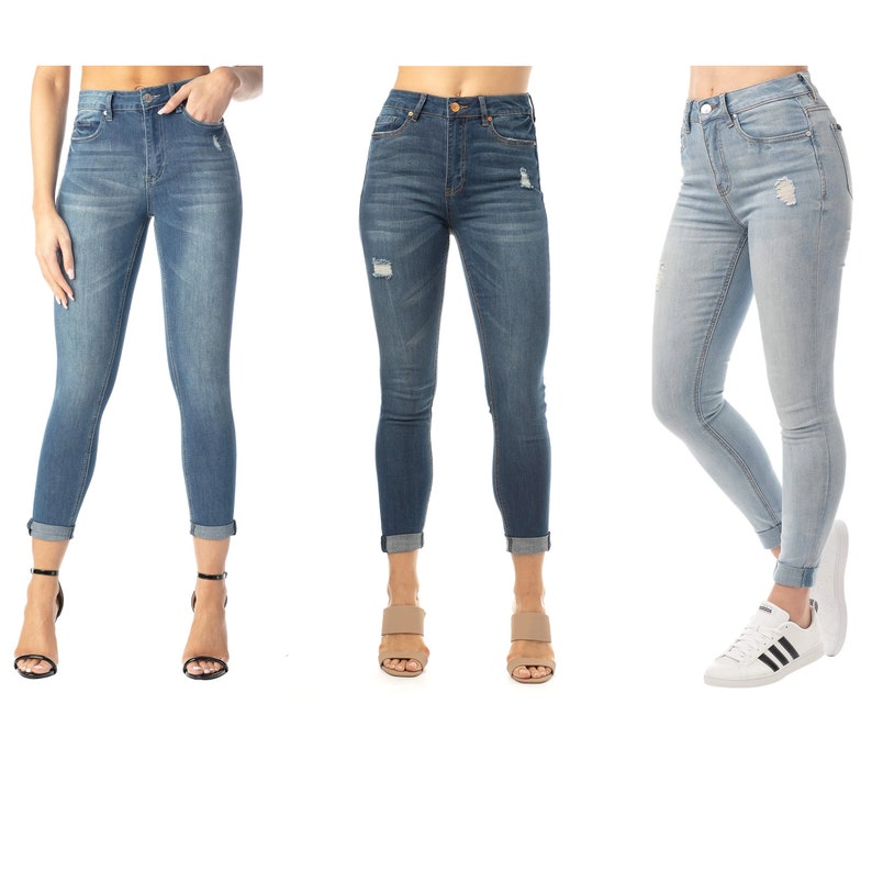 Almost Famous Women/'s Juniors Mom Jean Double Rolled Slim Leg