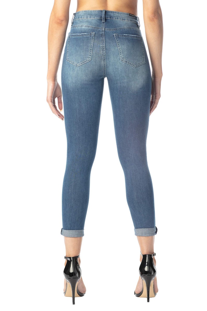 Almost Famous Women/'s Juniors Mom Jean Double Rolled Slim Leg