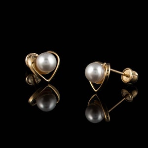 14k Gold Heart With Pearl Center Screw Back Earrings, 14k Gold Heart Pearl Earrings, Heart 14k Earrings, Pearl Screw back Studs
