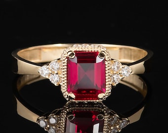 14k Yellow Gold Vintage Style Ring with Cubic Zirconia