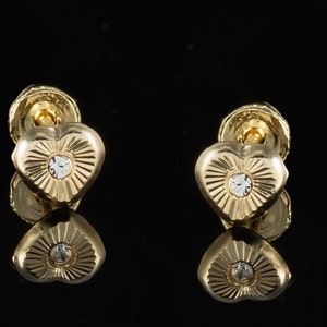 Pendientes de botón con forma de corazón en oro amarillo de 14k, circonitas cúbicas talla diamante, cierre de rosca