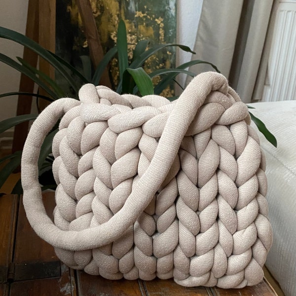 Henkeltasche aus Chunky Yarn, Handtasche aus dicker Wolle, Clutch aus Grobstickgarn, braun, beige