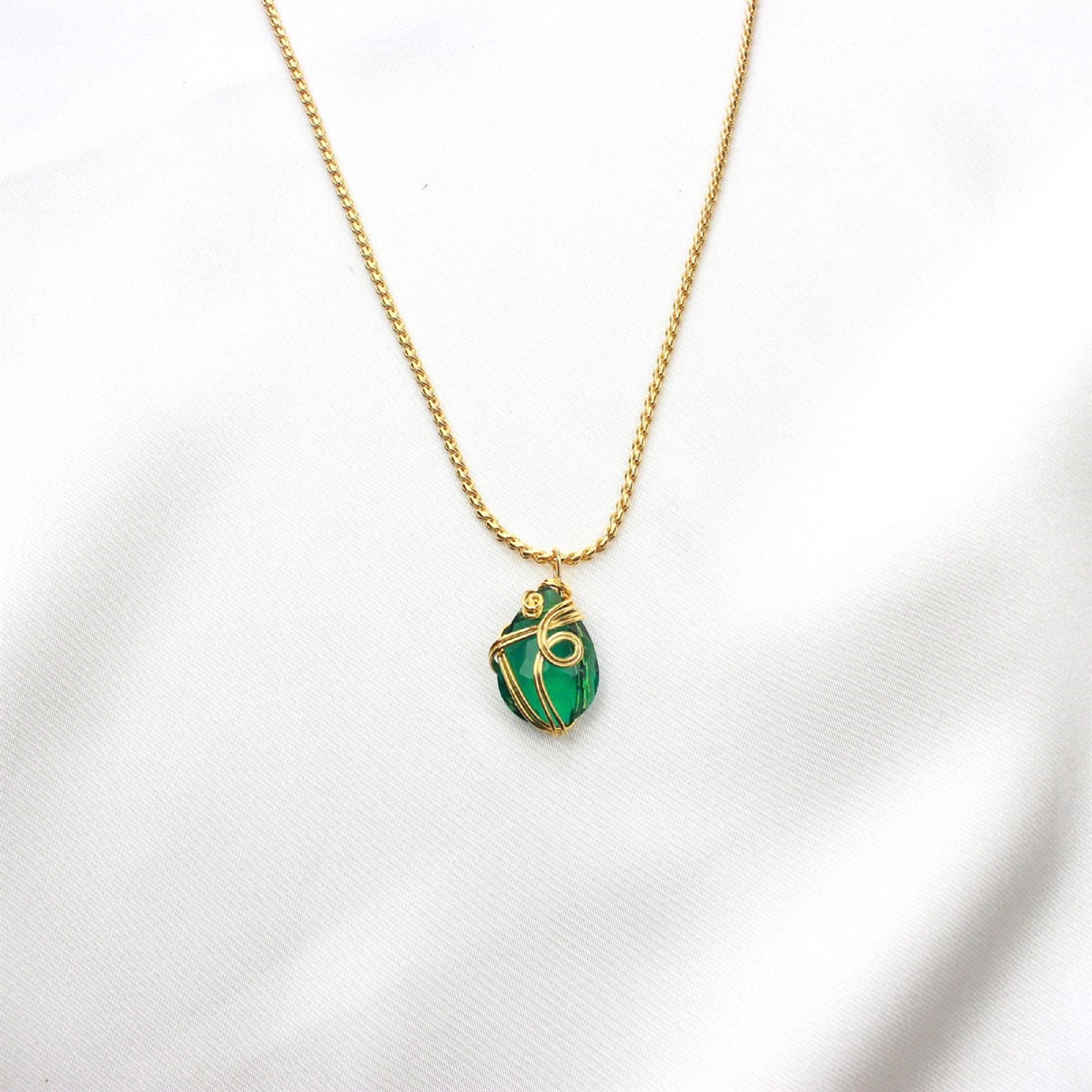 Emerald Green Necklace I Gold-plated Necklace I Handmade I | Etsy