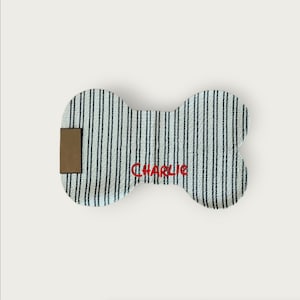 Tapis de nourriture pour chien brodé personnalisé, napperon personnalisé pour animaux de compagnie, napperon rayé en os de chien tressé, nouvelles fournitures pour chiots, tapis de vaisselle pour animaux de compagnie