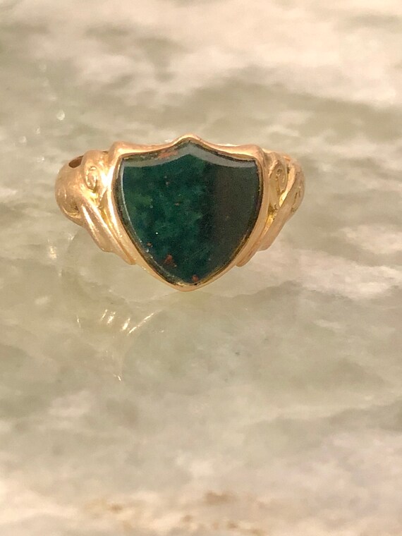 Antique shield bloodstone gold signet ring size Q
