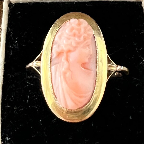 Antique early 20th century high relief coral cameo ring 18ct gold