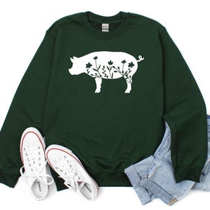Pig Floral sweatshirt, pig sweatshirt, Farm sweatshirt, Country sweatshirts, Farm Tees, Women's pig Shirt, Pig lover tee, Pig lover shirt